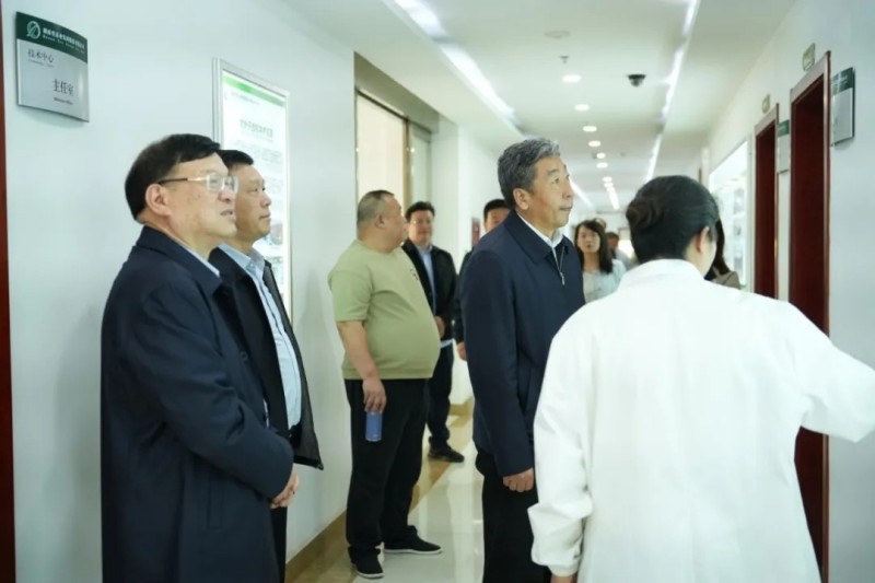 山西省供銷(xiāo)合作社聯(lián)合社黨組書(shū)記、理事會(huì)主任高建軍一行蒞臨公司調(diào)研指導(dǎo)