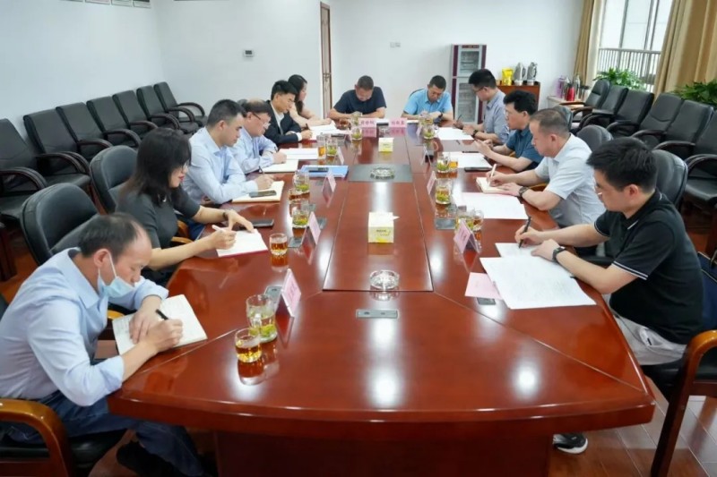 湖南省供銷(xiāo)合作總社黨組書(shū)記、理事會(huì)主任周曉理調(diào)研公司并主持召開(kāi)座談會(huì)
